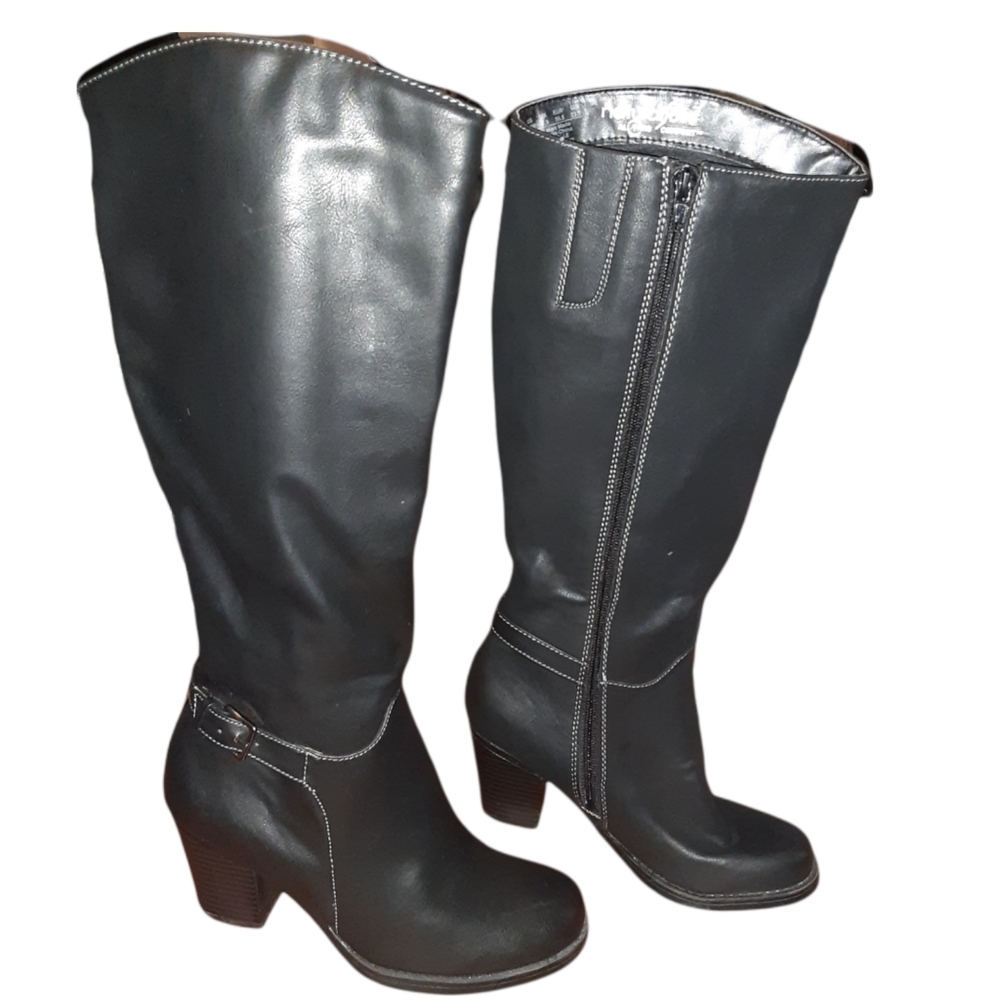 Natural Soul faux leather boots NWT